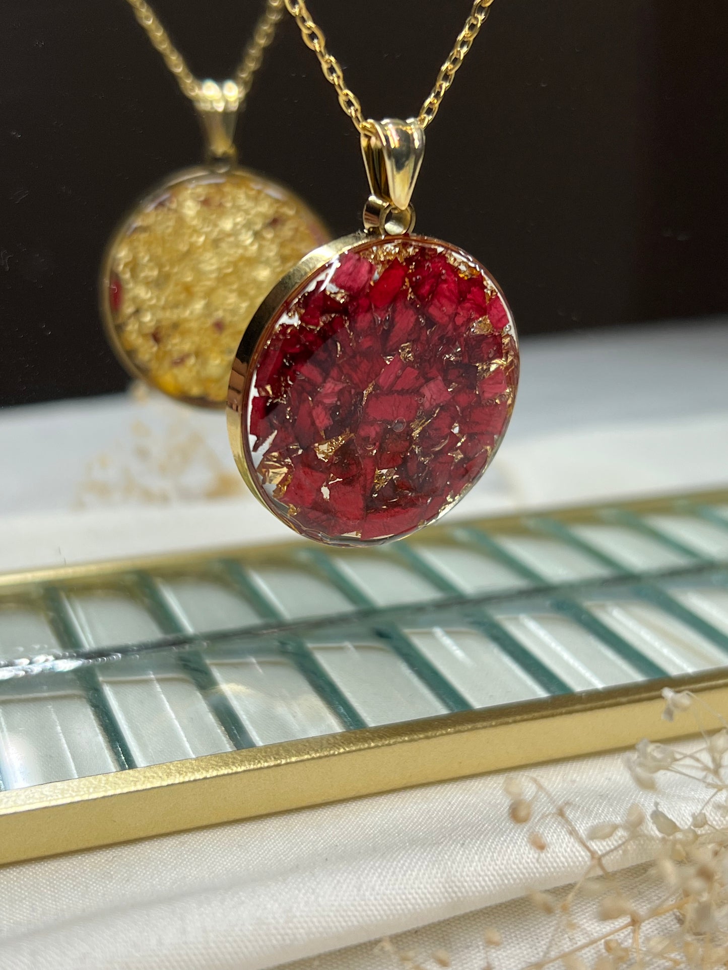 Collar de pétalos de Rosa Roja