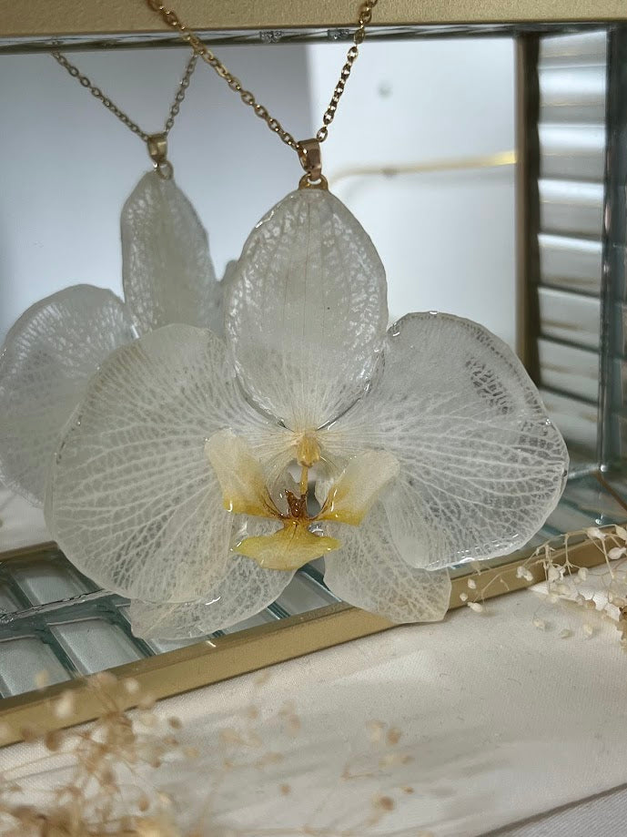 Collar de Orquídea blanca