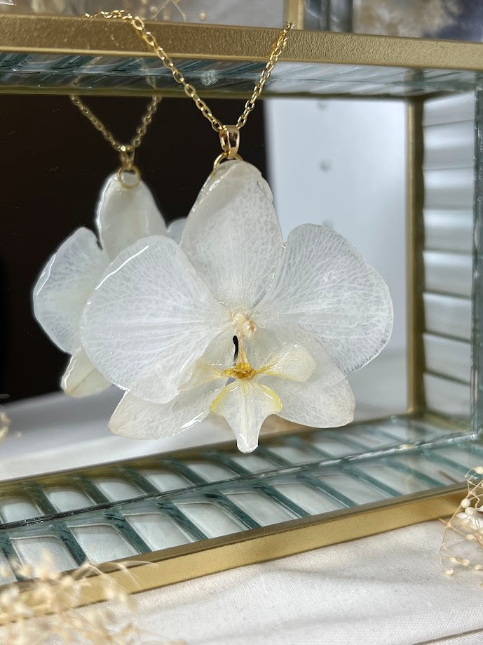 Collar de Orquídea blanca
