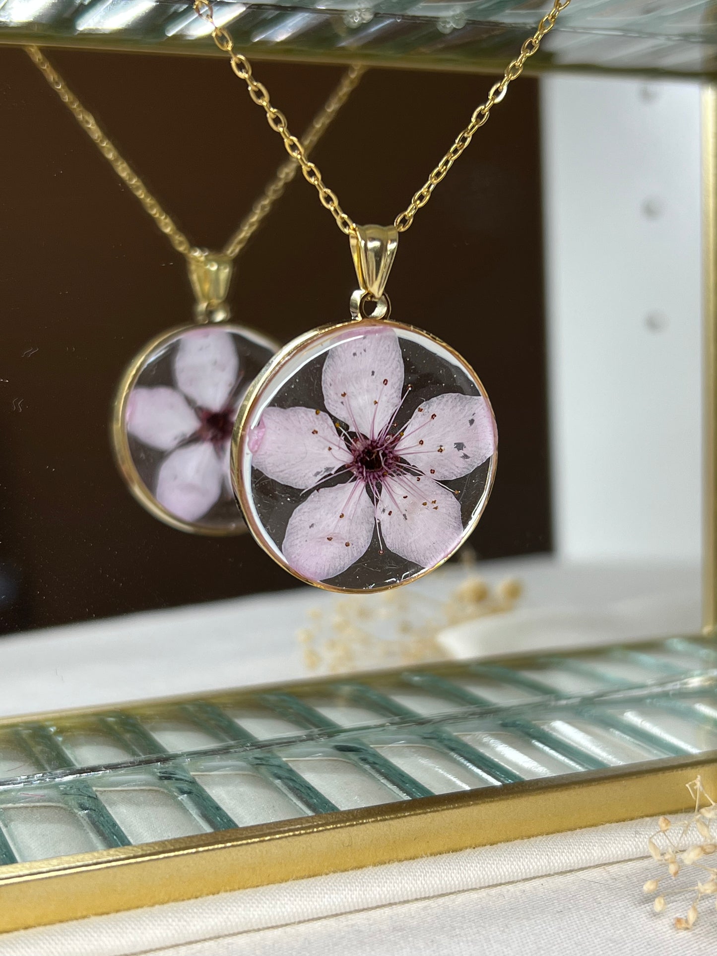 Collar de Flor de Cerezo