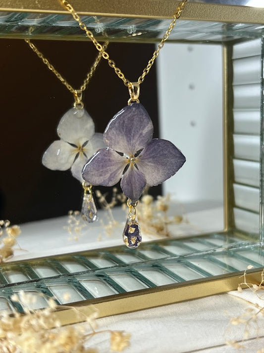 Collar de Hortensia Lila con Circonita